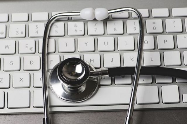 Киевские власти обещают онлайн-запись к врачам до конца 2017 года