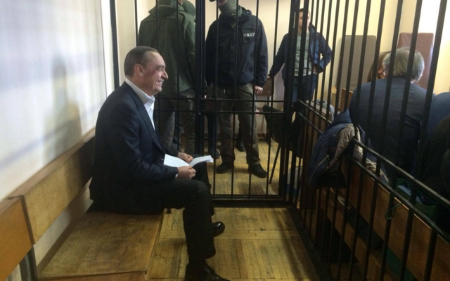 Цирк шапіто із взяттям на поруки та збіговисько захисників у справі Мартиненка