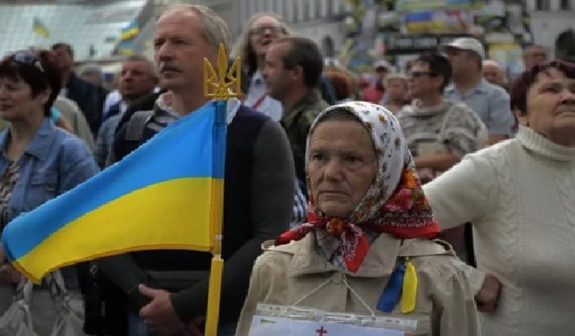 Удивляет наивность украинцев, которые считают, что они сами выбирают свой путь развития