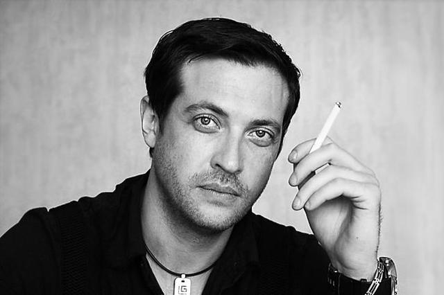 Российскому актёру Кириллу Сафонову запретили въезд в Украину на три года