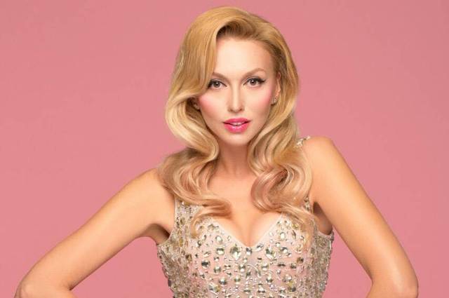 Как Полякова отбивалась от активистов, желающих отменить ее концерт - видео