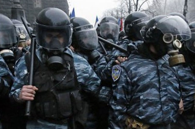 Все бегут и я бегу: “беркутовцы” прячутся в России