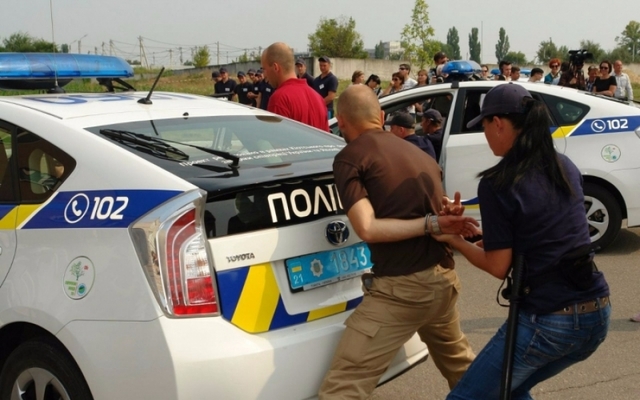 Пьяный полицейский открыл огонь в центре Харькова