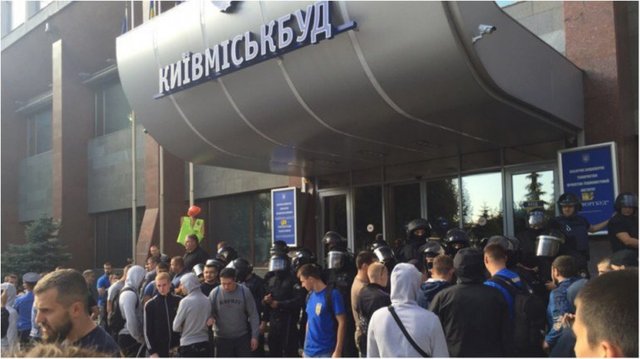 Як "Київміськбуд" отримує протизаконні дозволи і елітну землю за безцінь