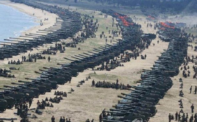 "Дебилы ждут авианосец США", - блогер прокоментував шокуюче фото з КНДР