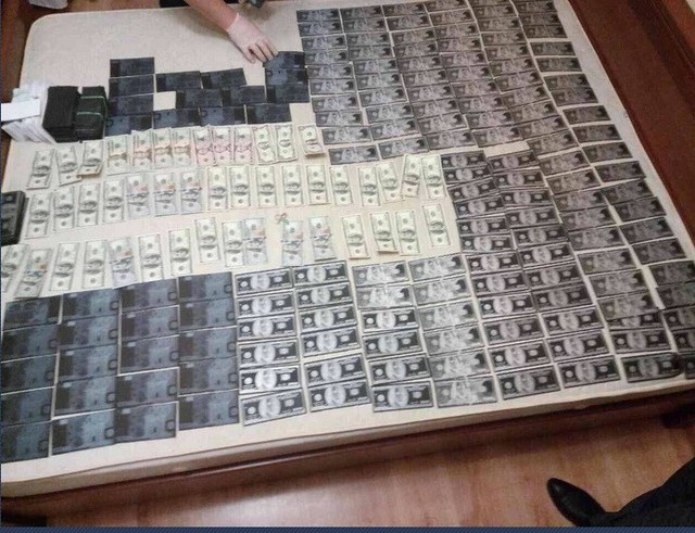 В Западной Украине поймали иностранцев, которые хотели наводнить страну фальшивыми долларами