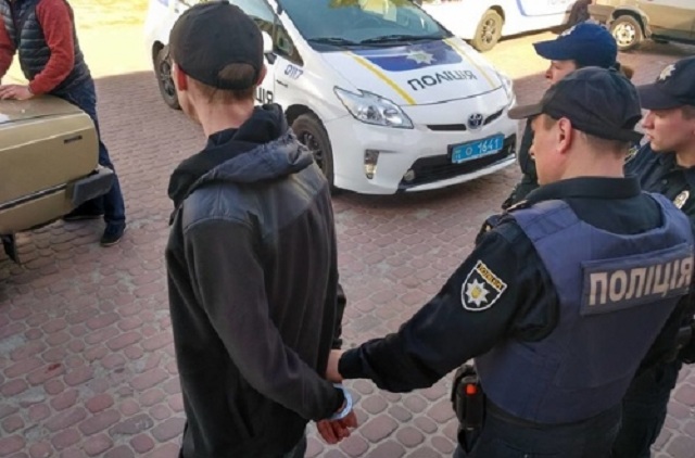 Полиция устроила погоню за обнаглевшим угонщиком авто