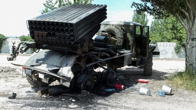 Террористы «Градами» разбили кладбище на Донбассе