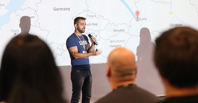 Украинский программист совершил необычный поступок, удивив Гройсмана