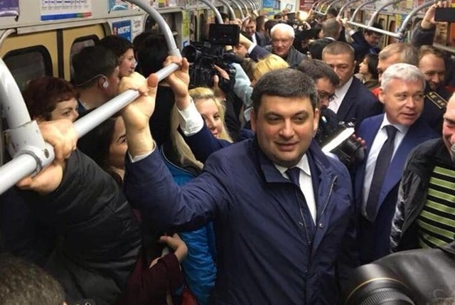 "Я не в Украине?": пользователи ответили Гройсману на среднюю зарплату в 7 тысяч