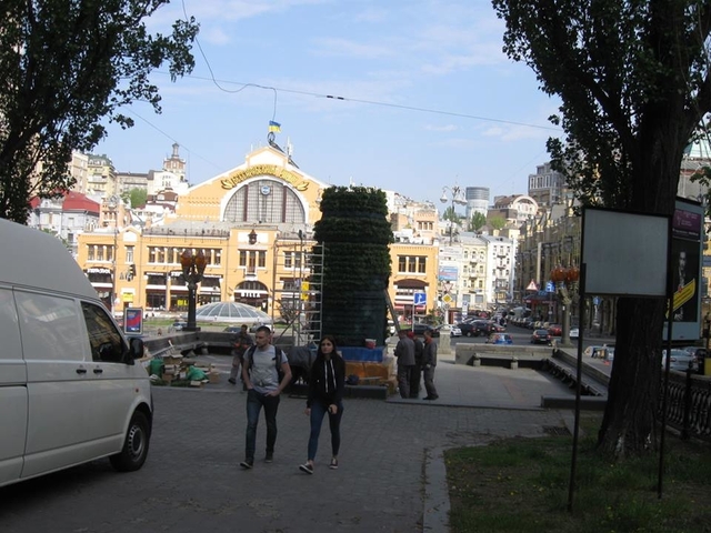 В Киеве все же "декоммунизировали" постамент памятника Ленину