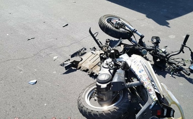 На Осокорках 15-летние скутеристы врезались в авто, есть погибшие