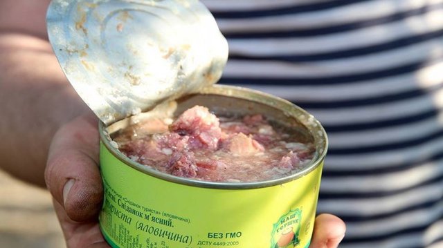 После зубов в консервах Штаб АТО показал, чем питаются военные