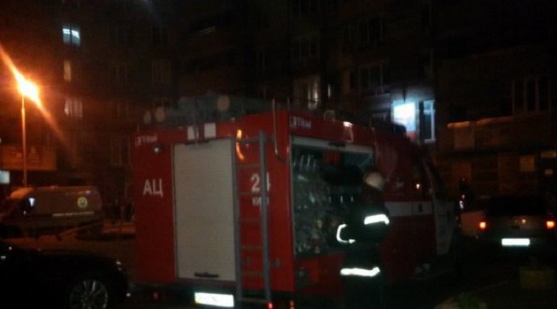 В Киеве на улице Ахматовой произошел взрыв, ранен мужчина