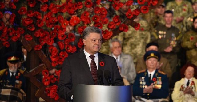 Порошенко: Фитиль войны и кнопка мира находятся в Москве