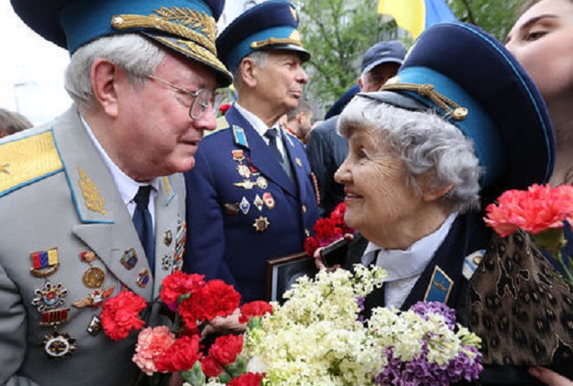 Блогер Шрайк: Для большинства желающих праздновать 9 мая каждый день выходной – они пенсионеры