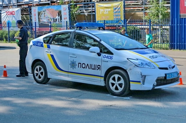 Патрульные переехали женщину в Запорожье: появилось шокирующее видео