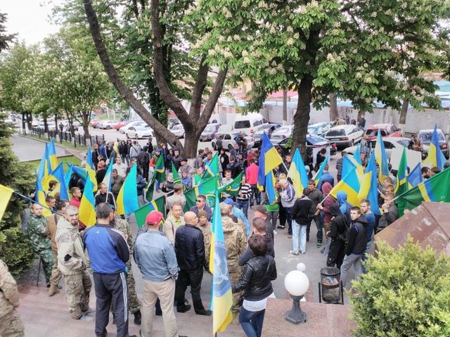 В Днепре начался митинг патриотов: требуют назвать виновных