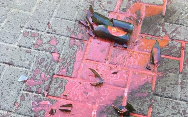 Во Львове в офис «Свободы» бросили «коктейль Молотова»