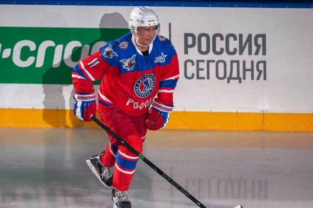 Путин опозорился во время матча Ночной хоккейной лиги: видеофакт