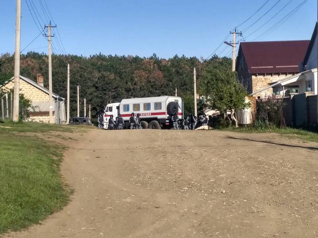 Оккупанты нагрянули с очередным обыском к крымскому татарину Изетову