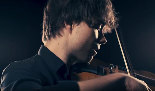 Победитель Евровидения-2009 Александр Рыбак сыграл на скрипке песню Джамалы "1944"