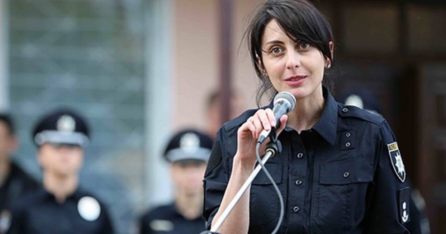 Ответы Хатии Деканоидзе в фильме прекрасно иллюстрируют ее некомпетентность