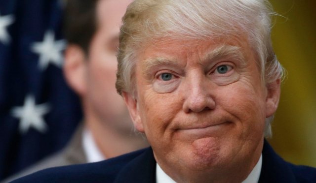 Пользователи Twitter высмеяли случайный пост Трампа