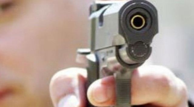 В Кривом Роге пьяный мужчина обстрелял автомобиль