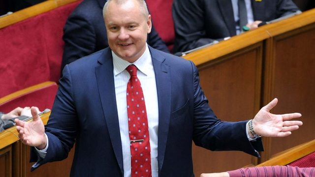 Комитет Верховной Рады просит забрать мандат у Артеменко