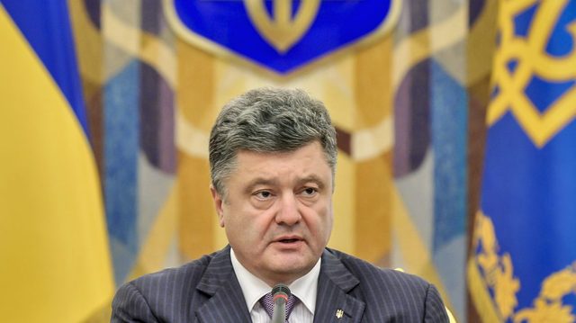 Президент поручил провести военный парад на День Независимости Украины