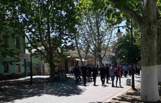 Участники ЛГБТ-марша в Херсоне не прошли и сотни метров