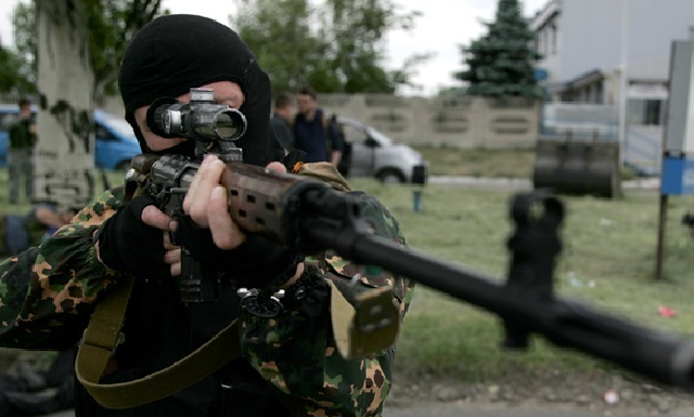 Російські курсанти приїхали складати іспити з артилерійської стрільби під Маріуполь