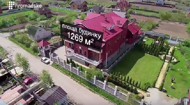 У ректора украинского вуза обнаружили мажорный особняк