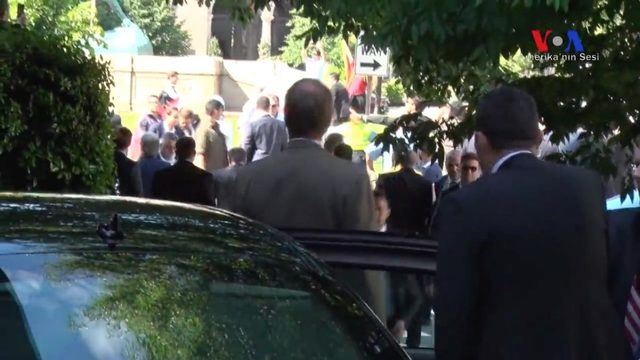 Появилось видео, как Эрдоган наблюдает за побоищем с участием своей охраны в США