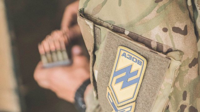 В Мариуполе зверски убили парня – местные подозревают бойцов полка «Азов»