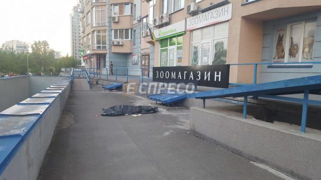 В Киеве с 11 этажа выбросился молодой сержант ВСУ