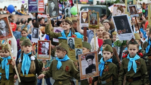 В оккупированном Севастополе детей погнали на военный парад