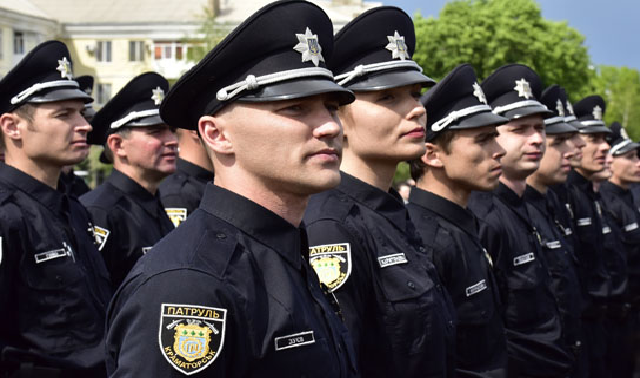 В Харькове полицейский угрожал квестерам (видео)