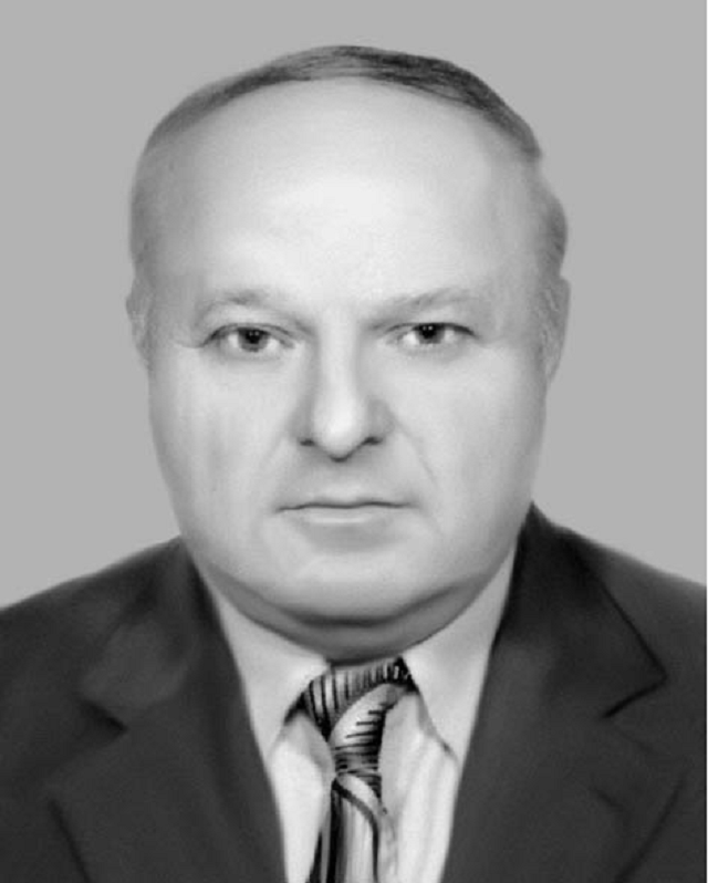 Во время обысков полицию вышвыривают с предприятия экс-чиновника