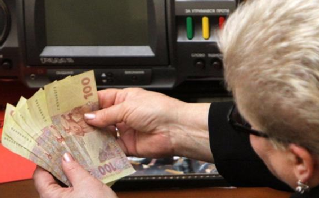 Какие пенсии получают народные депутаты