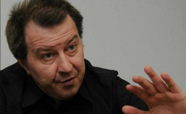 Власть хочет парализовать волю украинского общества – философ