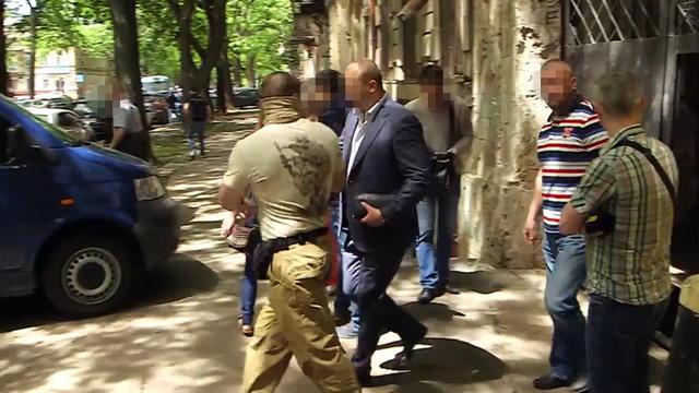 Двое чиновников КП "Одессатранспарксервис" задержаны при получении 13 тыс. долл. взятки, - СБУ