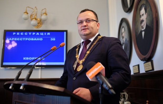 У Чернівцях люстрували мера, який підтримує "Народний фронт"