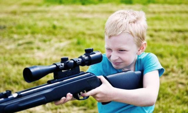 В Винницкой области 12-летний мальчик ранил из винтовки 10-летнего друга
