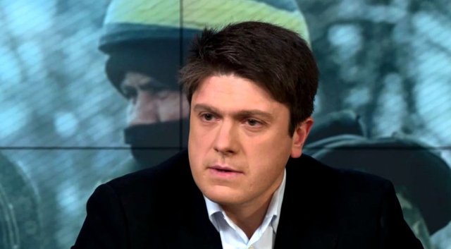 Нардеп Деревянко и израильтянин Авербух проникли в воинскую часть, где проводились секретные испытания спецсвязи, - Винник