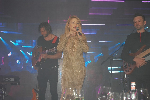 Тина Кароль в откровенном наряде устроила горячие танцы в Киеве