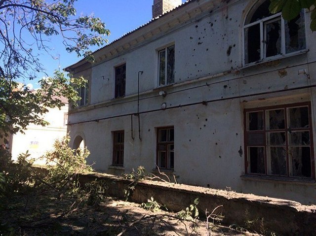 8 раненых в Красногоровке. Расстреляны больница и школа