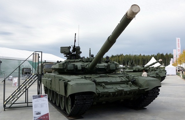 «Гумконвой для форсирования рек»: в Ростове замечена колонна тяжелого вооружения