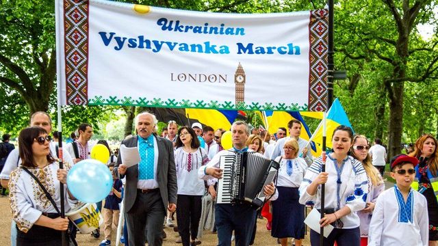 В Лондоне в Марше вышиванок приняли участие тысяча украинцев
